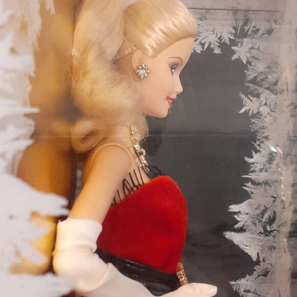 HOLIDAY BARBIE 2007 NEVER REMOVED FROM BOX, SANTA BABY DRESS. GORGEOUS - Picture 8 of 12